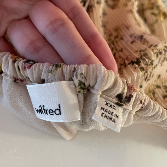 Wilfred | Long Sleeve Ribbed Floral Pattern Off The Shoulder Top - Picture 9 of 10